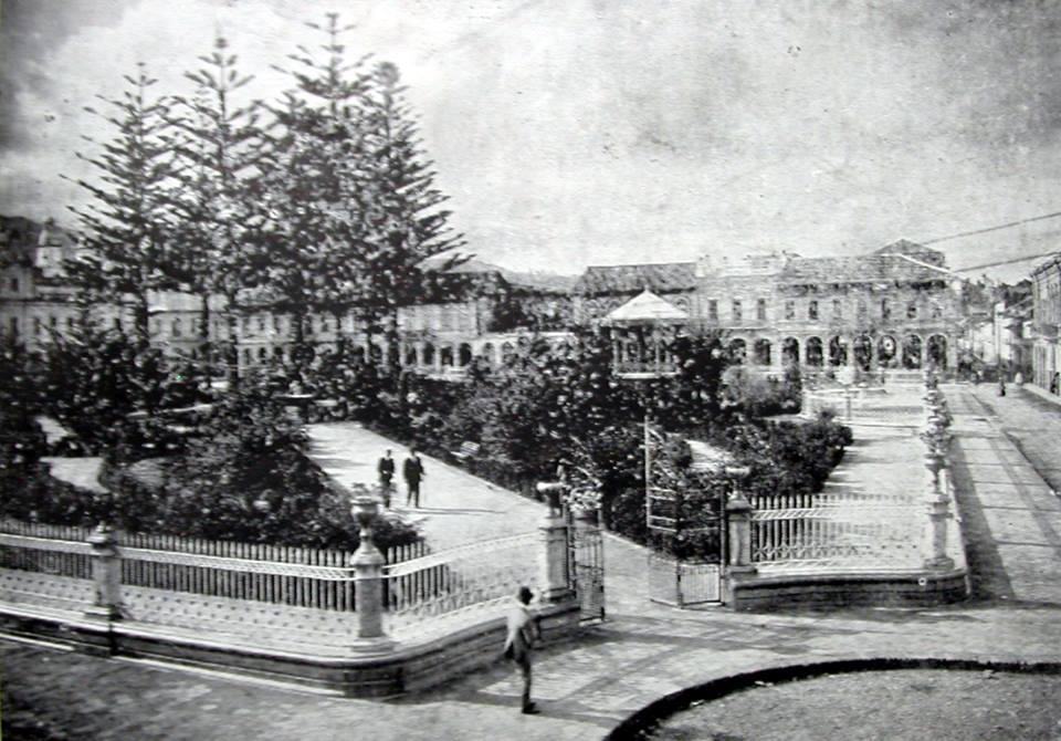 Parque Calderón – A GUIDE TO CUENCA ARCHITECTURE