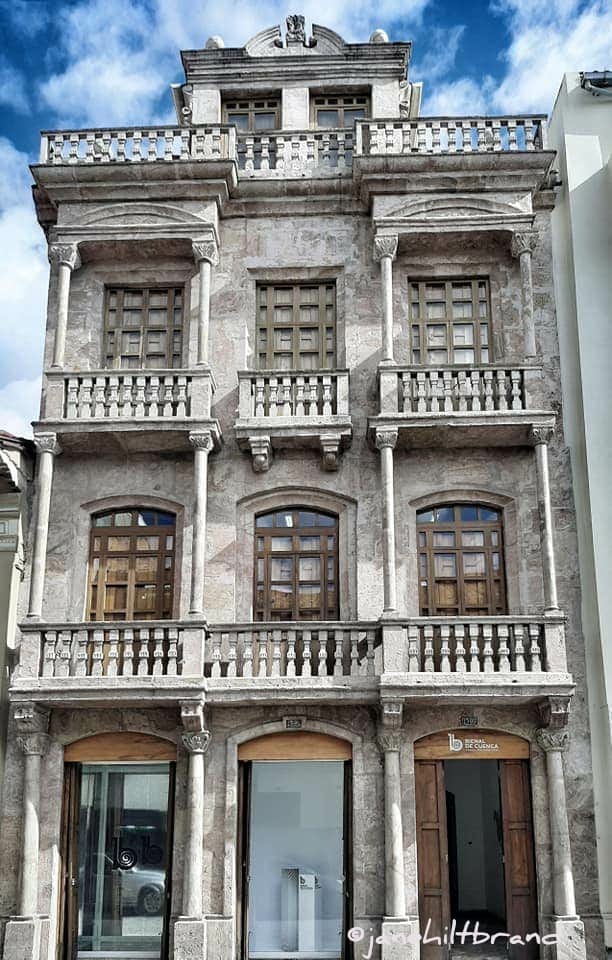 This image has an empty alt attribute; its file name is 33-casa-de-bienal-6.jpg